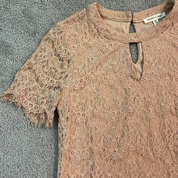 Sophia + Zelenskyy Vintage Lace Dress - Picture 2 of 4